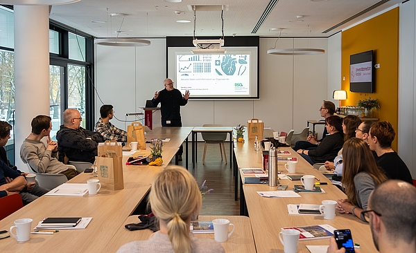 Bild einiger Teilnehmer nebst Referent OA Siems zum Curriculum TXB